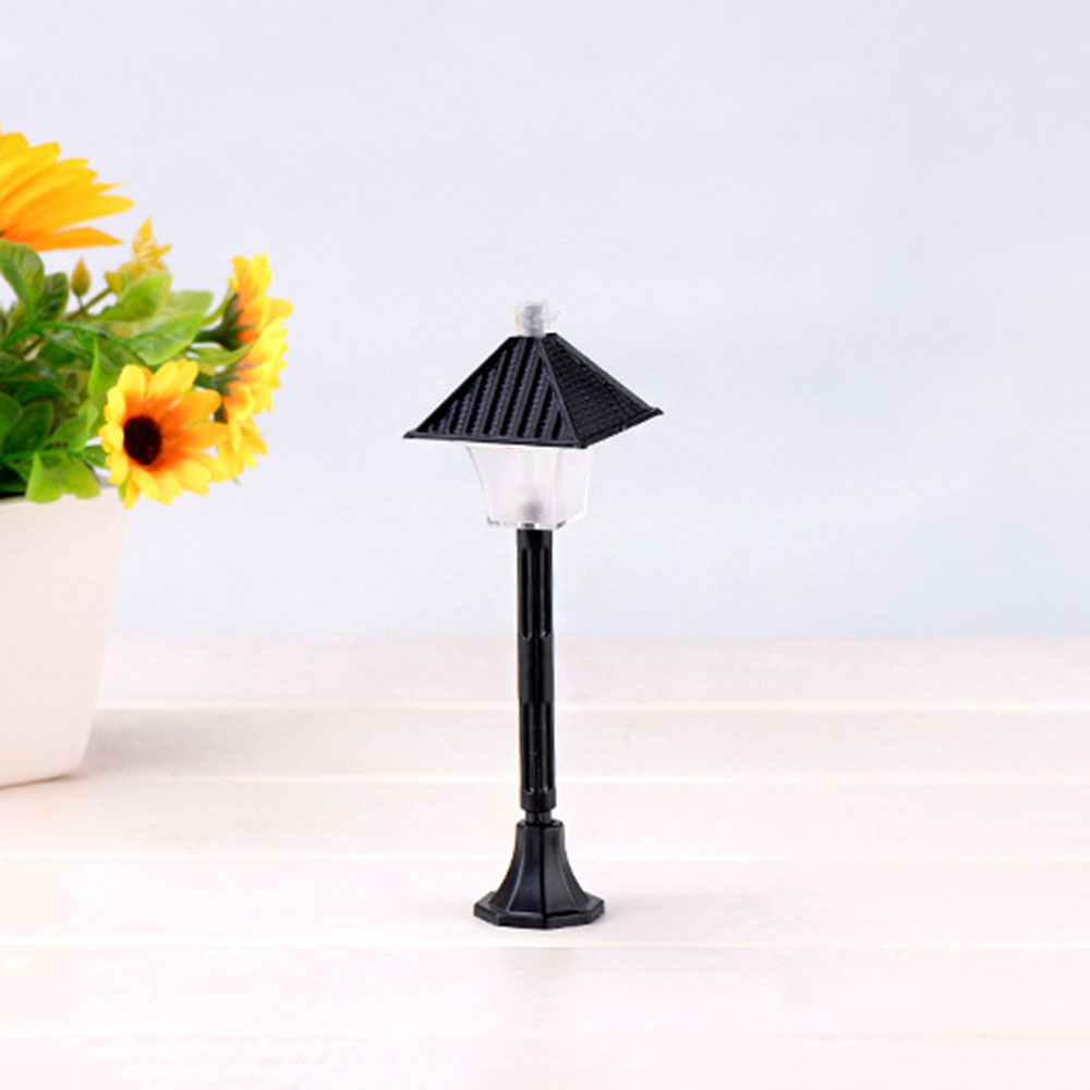 Mô Hình Đèn Đường Nhỏ Dùng Trang Trí Sân Vườn
