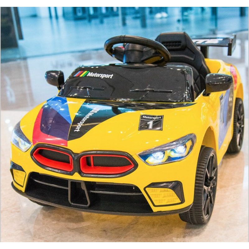 Ô tô xe điện cho bé . Xe điện BMW M8 . có kèm điều khiển tải trọng 30kg
