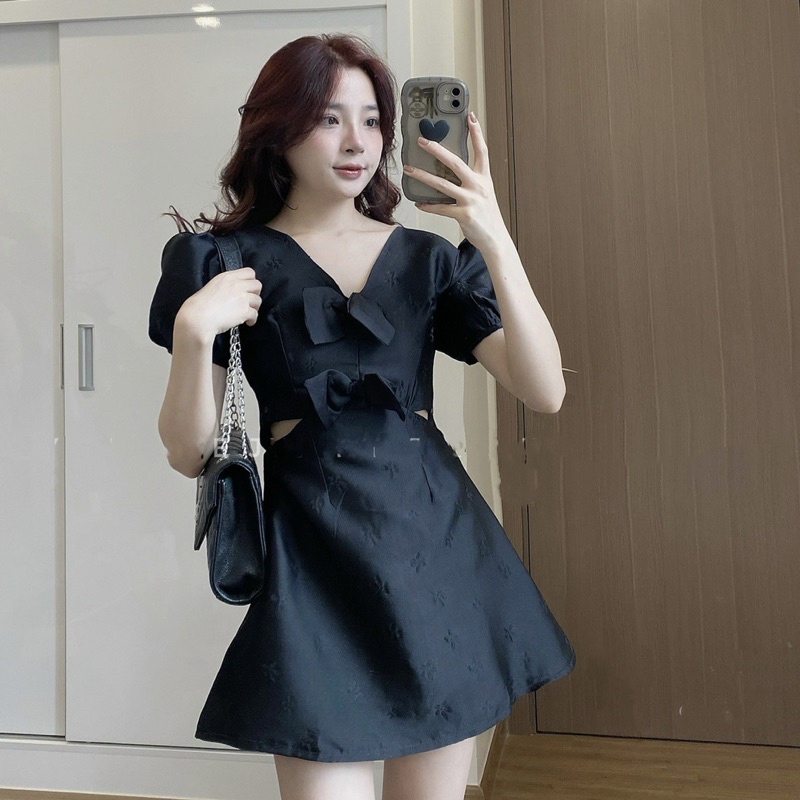 Váy gấm khoét eo