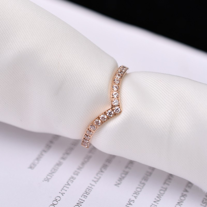 Nhẫn chữ V đính đá thời trang cho nữ