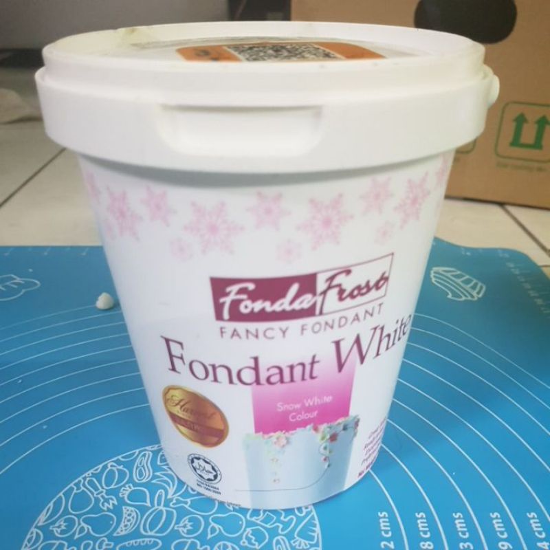 Fondant trộn sẵn nhiều màu hiệu Fancy 200g