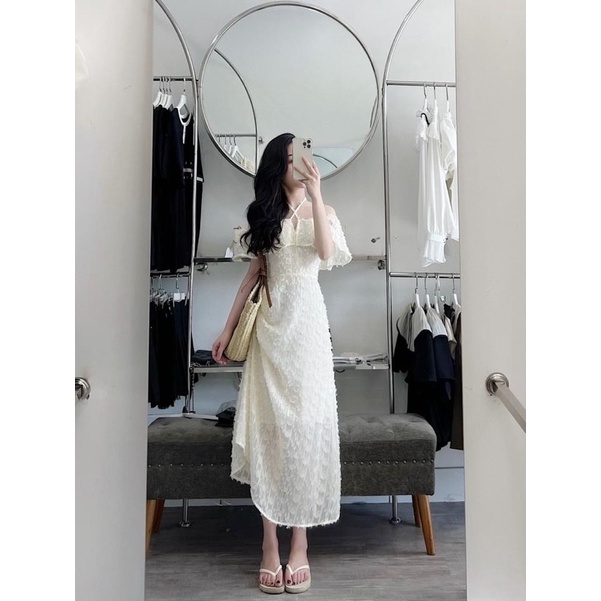 Đầm maxi cổ yếm trễ vai dáng dài nhún eo chất tơ lông