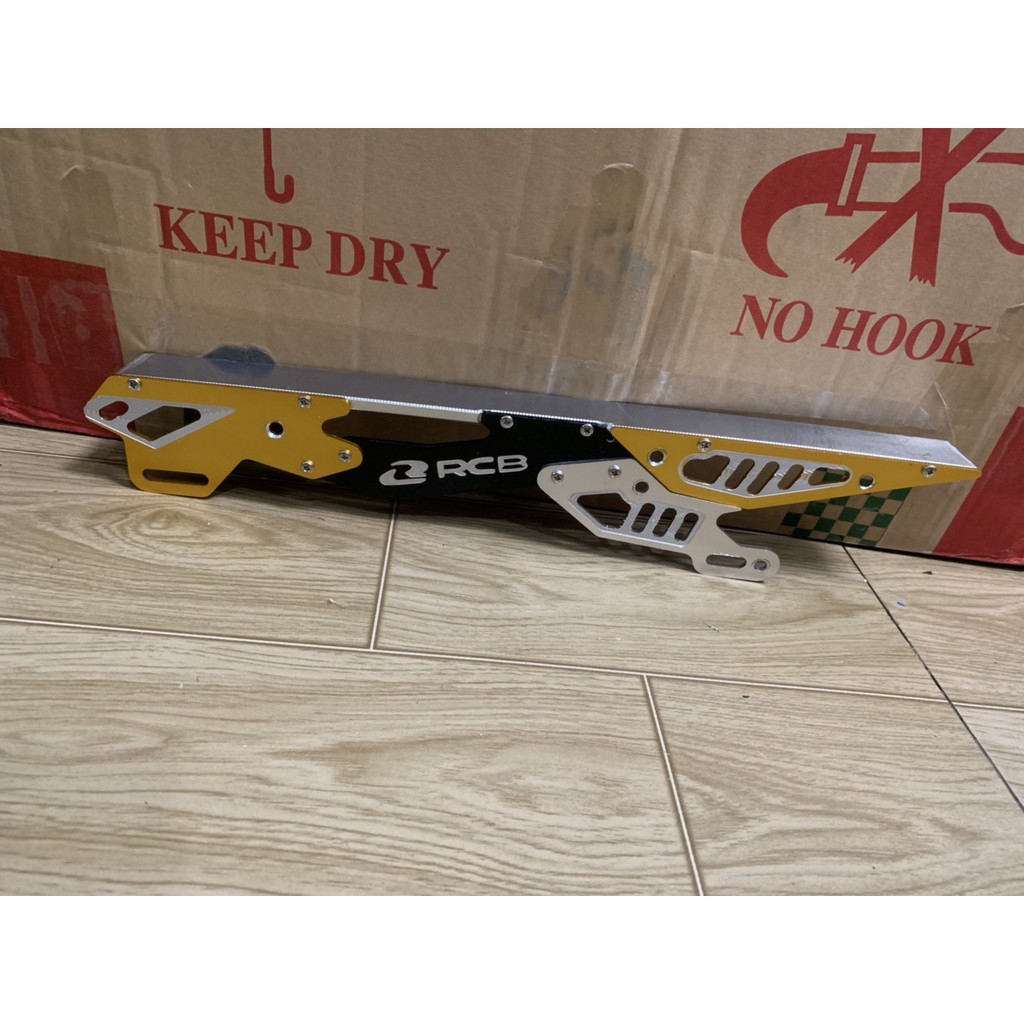 Che sên xe exciter 150 nhôm cnc màu vàng