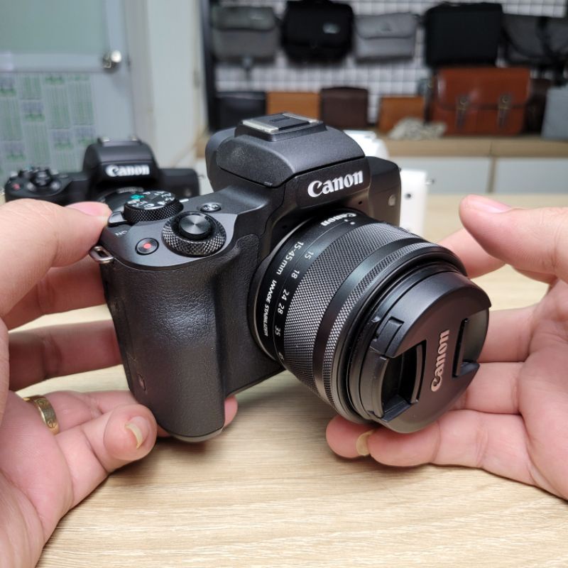 Máy ảnh canon M50 và lens kit 15 45 f3.5 - 5.6 stm