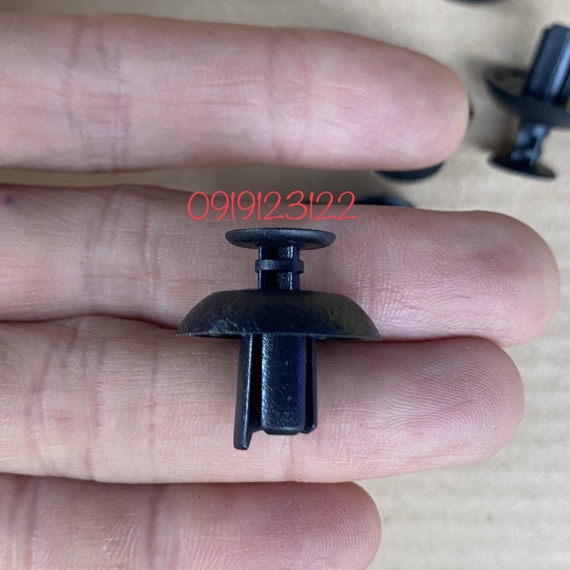 Set 500 đinh tán nhựa màu đen 7mm cho xe ô tô