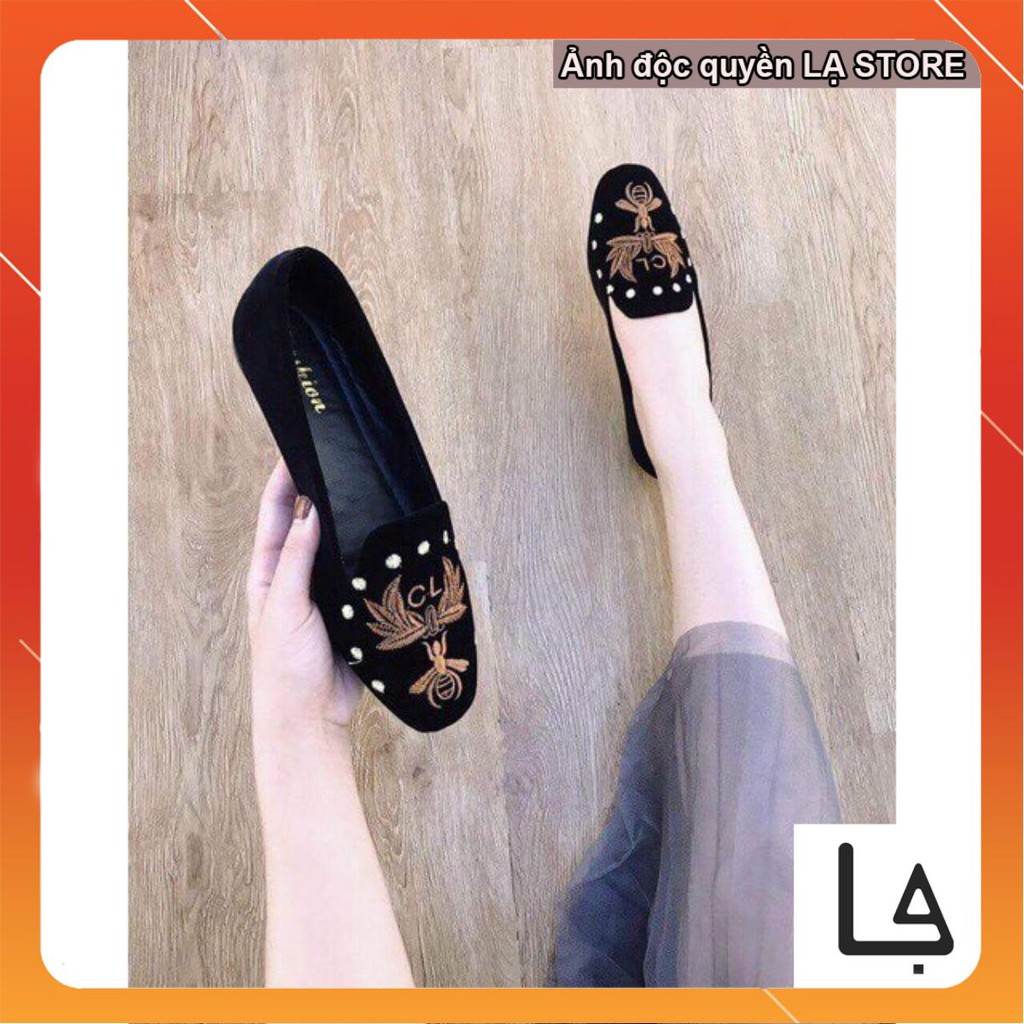 Giày bệt thêu ong lá thêu chữ CL