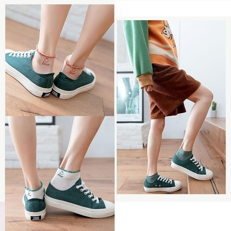 Đôi vớ vải cotton thêu hình mặt cười đáng yêu cho nữ