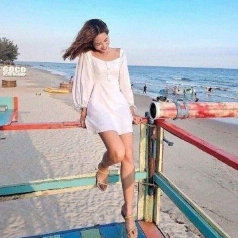 Đầm trắng cổ vuông tay phồng (có ảnh thật)