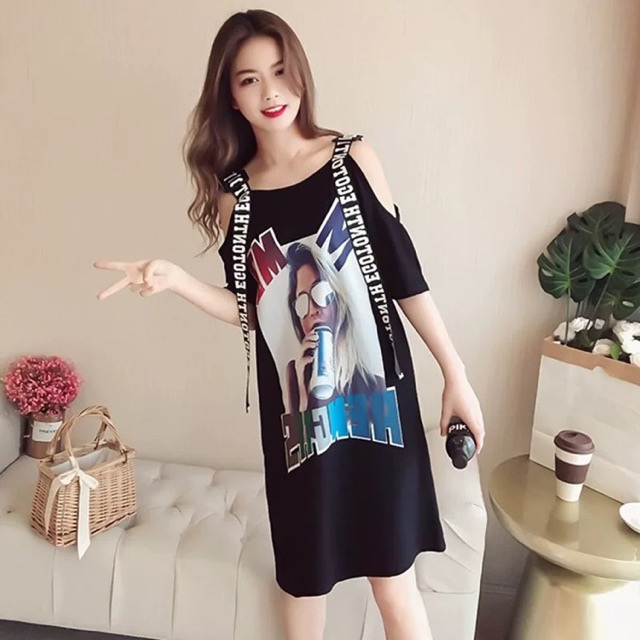 (Order) Có bigsize - Đầm hở vai phối dây chữ in hình cô gái năng động, cá tính