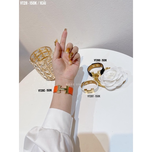 Vòng tay chữ H dây da phối đồ sang chảnh