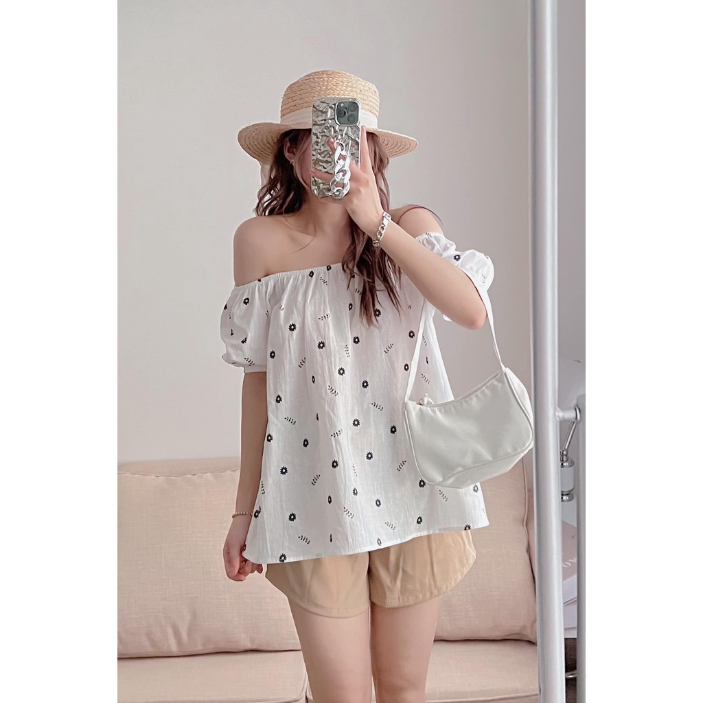 Áo sơ mi trễ vai hoa nhí 2 màu trắng và be chất vải thô xước hot hít - SMTV02