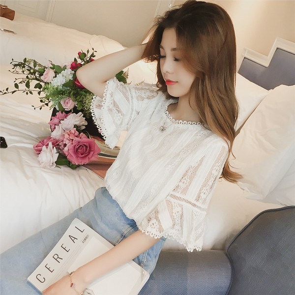 Áo kiểu tay ngắn phối ren hoa thiết kế dáng rộng thời trang công sở phong cách Hàn Quốc