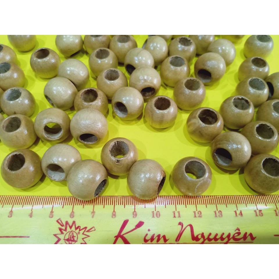hạt gỗ to 1,8cm lỗ 1 cm