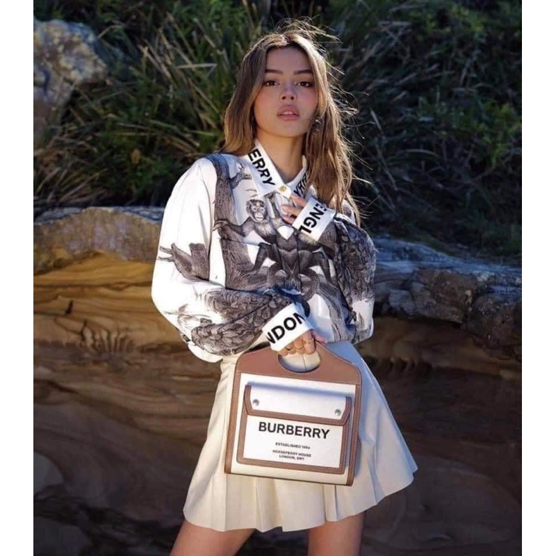 Túi W488-22 Buberry Graphic canvas viền da hàng đẹp mê luôn