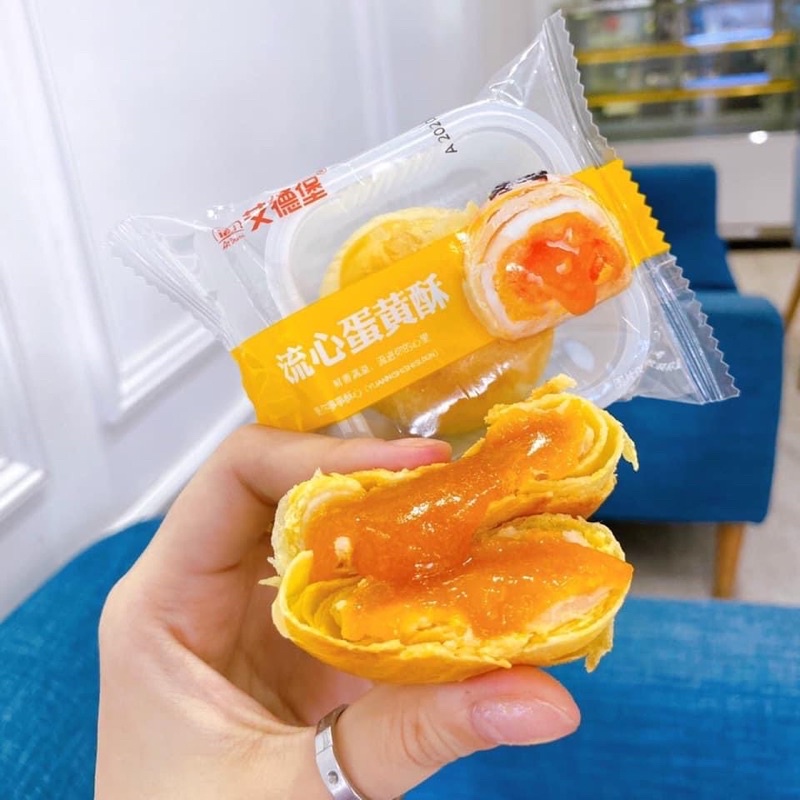 1 Cái Bánh Pía trứng muối tan chảy Liuxiu