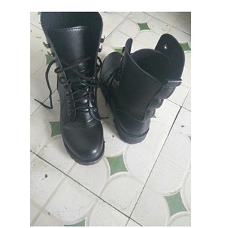 Boot chiến binh cao cổ