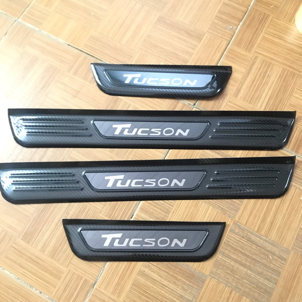 Bộ 8 Nẹp Bước chân Trong + Ngoài Vân carbon Cho Hyundai Tucson Form 2016 - 2021