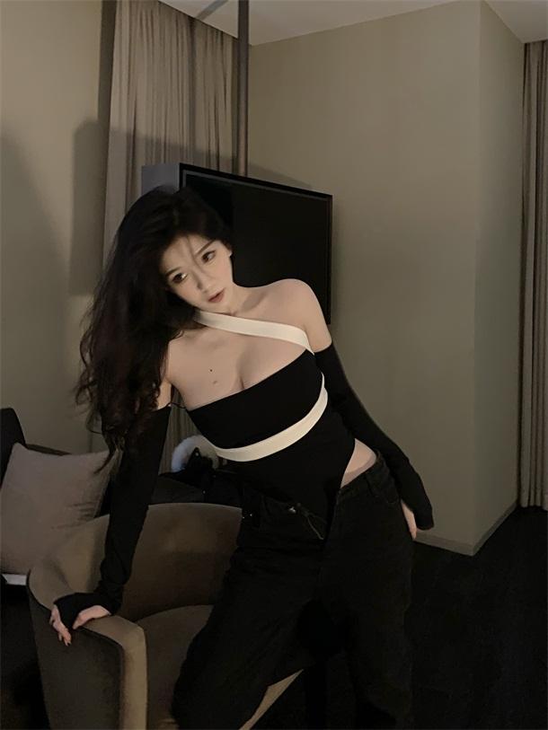 Mới Quần Jean Lưng Cao Ống Rộng Xẻ Tà Phong Cách Retro Cá Tính | BigBuy360 - bigbuy360.vn