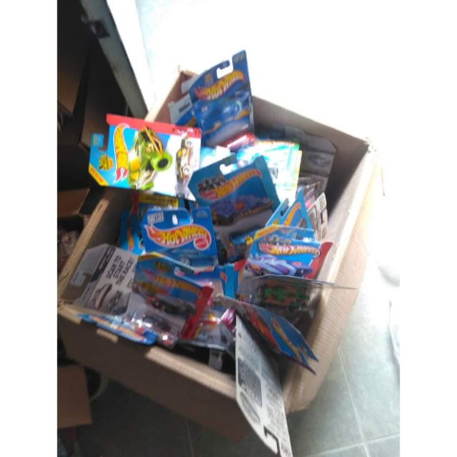 Bộ 3 xe Hot wheels chính hãng Ngẫu nhiên không trùng lắp