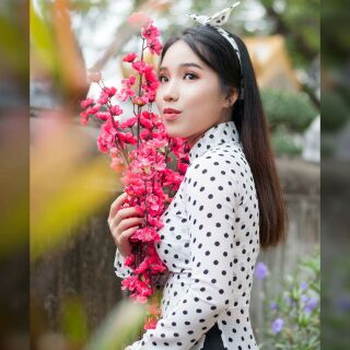 Áo dài chấm bi trắng đen