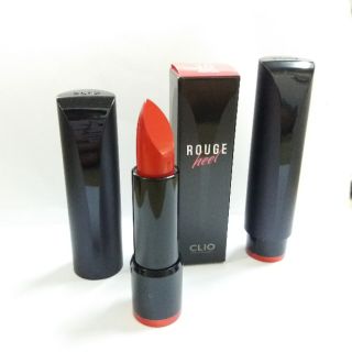 Son Clio Rouge Heel vỏ đen.