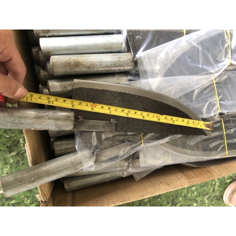 Dao lát thịt heo được làm bằng thép lưỡi cưa