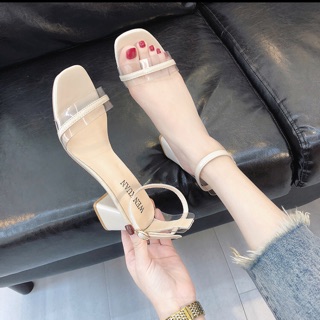 Sandal dây mảnh trong