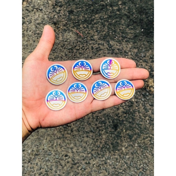 Tem Titan Logo Tròn Đoromon Thích hợp Dán Bợ Cổ, Heo Thắng,Biển số v.v, Size 2,8cm có kèm theo keo 3M