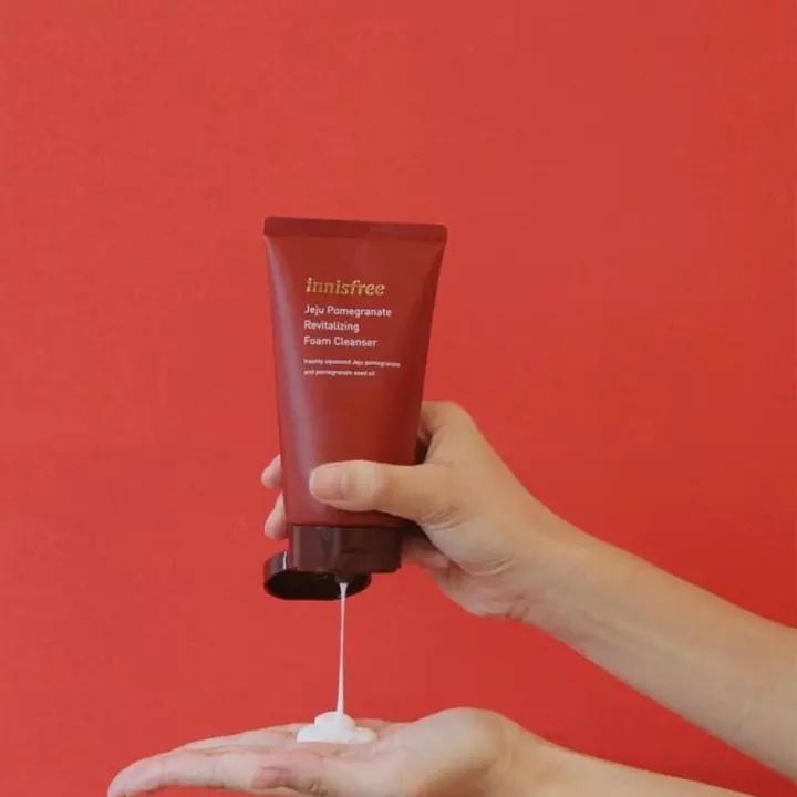 Sữa Rửa Mặt Tạo Bọt Làm Sáng Da, Ngăn Chặn Lão Hóa Chiết Xuất Từ Lựu Innisfree 80ml