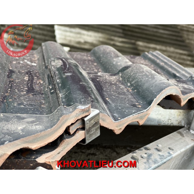Kẹp ngói cắt CHIAN inox hàng chuẩn - Hộp 200 Cái-Sử dụng dễ dàng - Giảm thời gian thi công mái-Tăng thẩm mỹ cho mái nhà