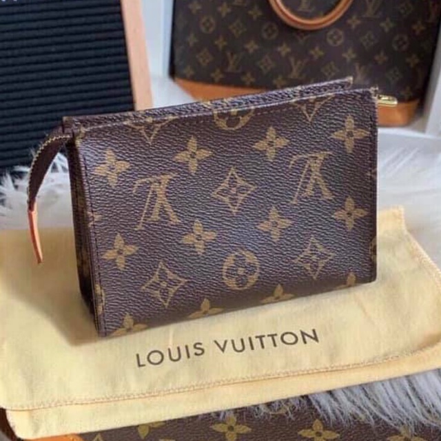 LOUIS VUITTON Clutch bags T. Leather Brown ref.920395 - Joli Closet