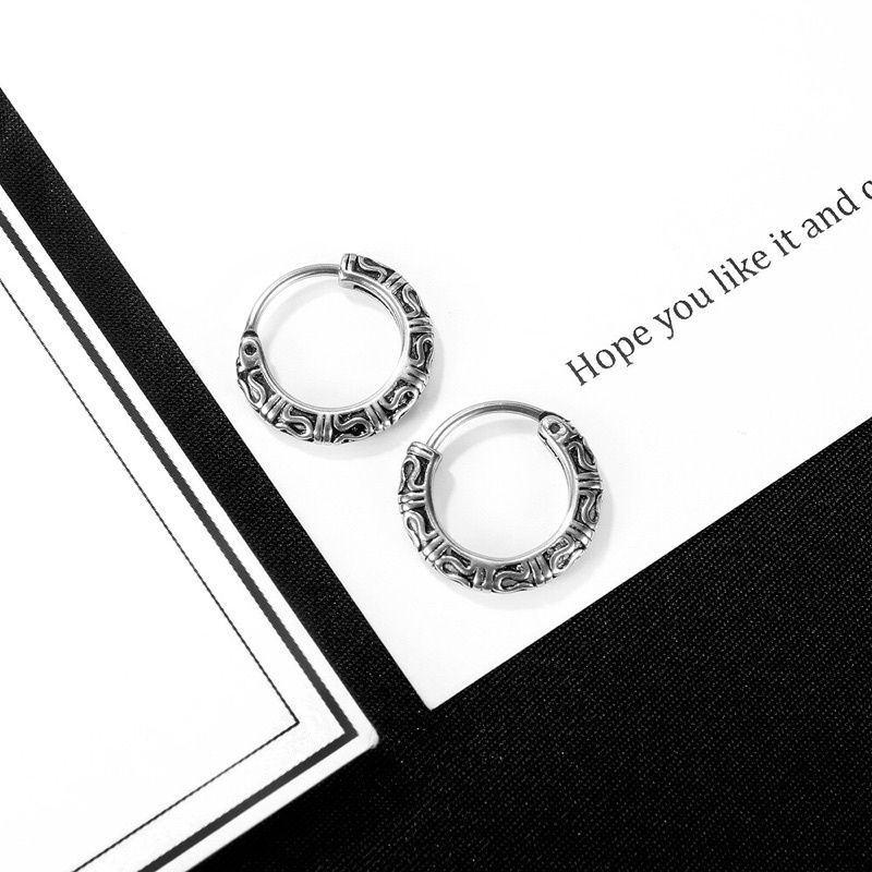 Bông tai titan hoa văn đường xoắn không gỉ