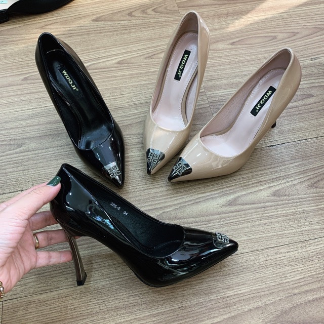 Giày mũi Bọc kim loại