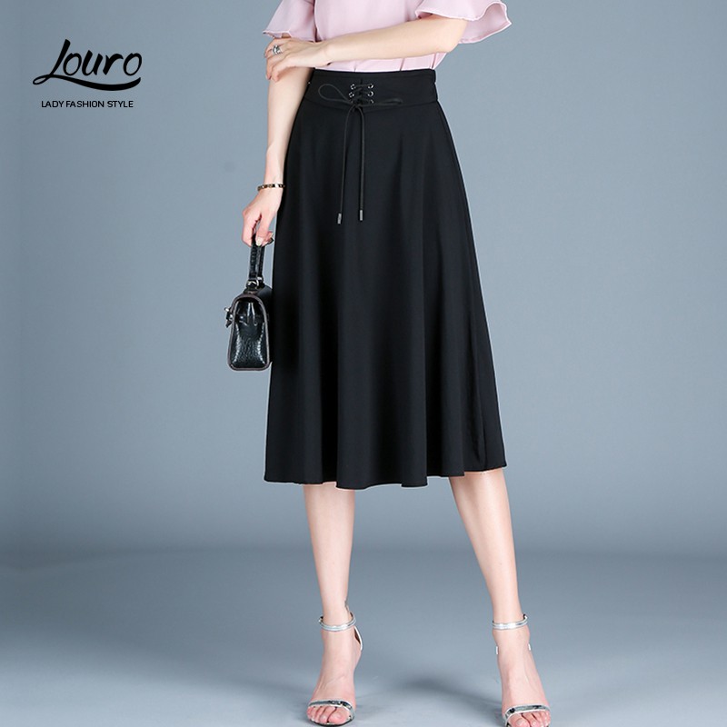Chân váy dài Louro L704, mẫu chân váy dài đẹp dáng qua gối, dây đan eo xòe 360 độ nhẹ nhàng thanh lịch, cao cấp