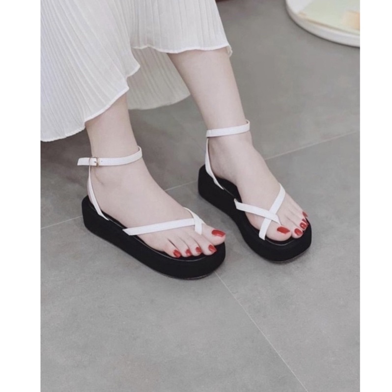 Giày sandal xỏ ngón đế bằng phong cách Hàn Quốc