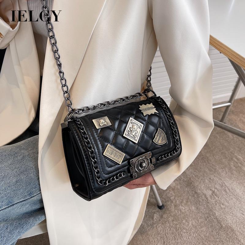 Túi xách IELGY vuông nhỏ dây xích đeo chéo hoạ tiết hình thoi đính huy hiệu retro