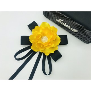 Cài áo hoa đính nơ dễ thương