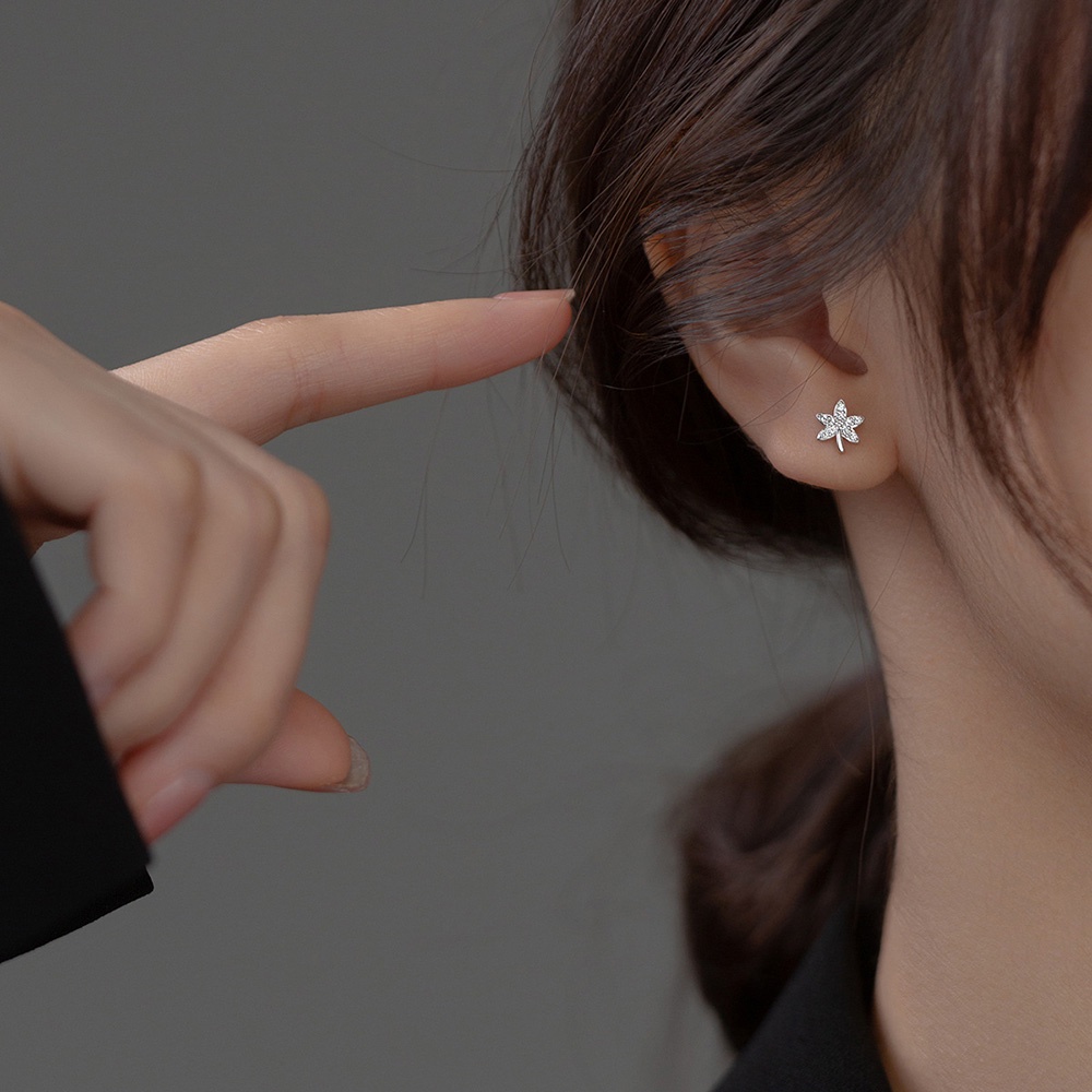 Bông Tai Hình Lá Phong Đính Đá Zircon Dễ Thương Thời Trang Cho Nữ