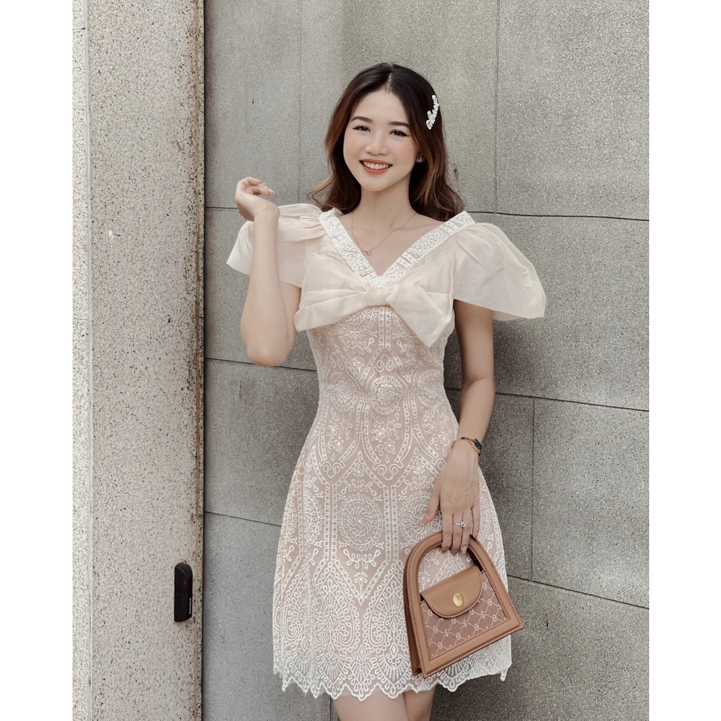 ĐẦM REN NUDE TAY VOAN NƠ NGỰC