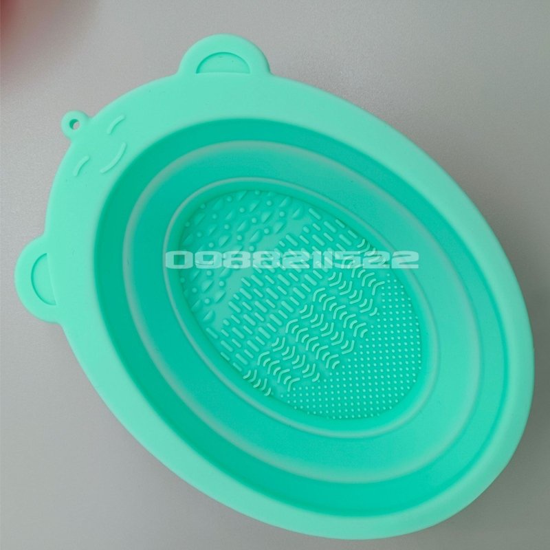 (LOẠI TO, MẪU MỚI) Miếng Silicone Vệ Sinh Cọ Trang Điểm, GẤP GỌN, CÓ MÓC TREO