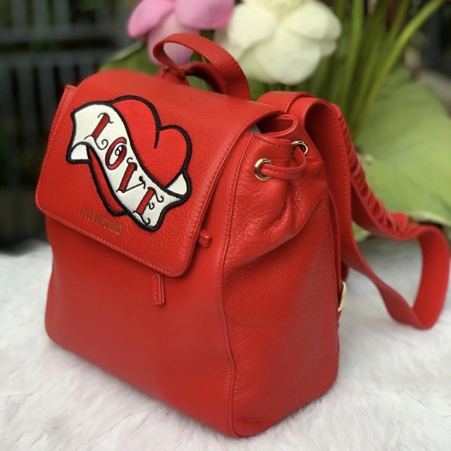 Balo da Love Moschino săn sale nắp thêu logo hãng đẹp tinh tế sẵn 2 màu đỏ/đen