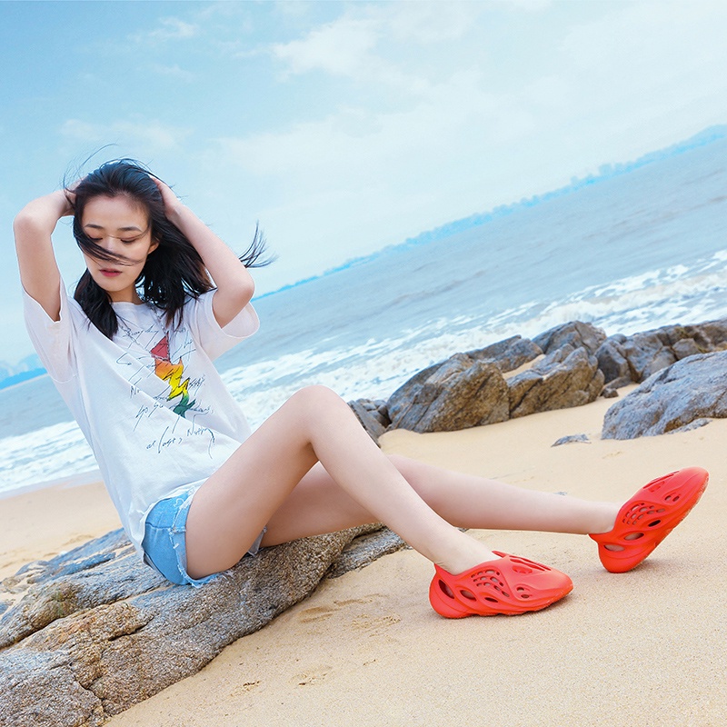 Xăng đan đi biển thiết kế đục lỗ thời trang dành cho cặp đôi