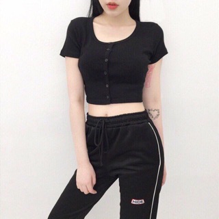 Áo thun croptop nút