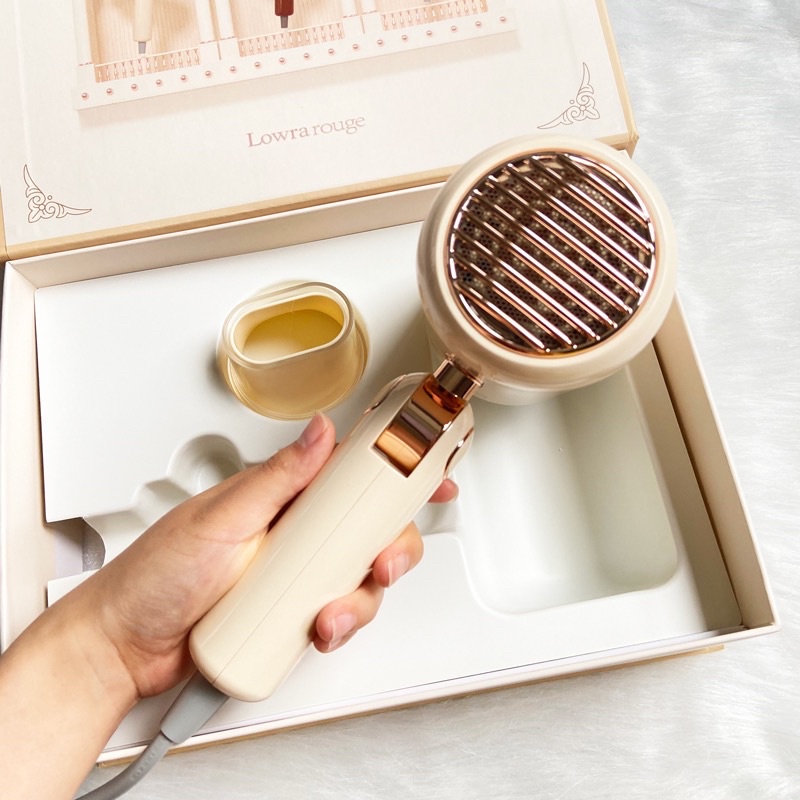 Máy Sấy Tóc Cao Cấp LOWRA ROUGE Ion Âm Bức Xạ Thấp, Làm Khô Nhanh Chóng An Toàn Cho Bé - Cáo Đeo Nơ