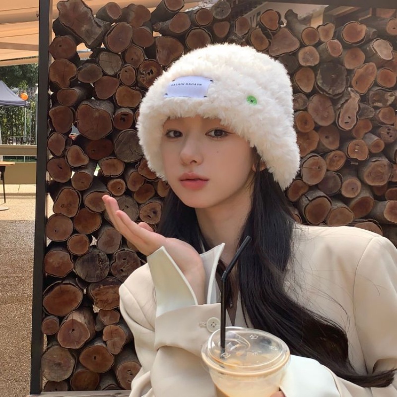 Button-decorated Plush Knit Hat Lady Autumn and Winter Warm Lovely Face Small Basin Hat Imitation Fur Straw Hat