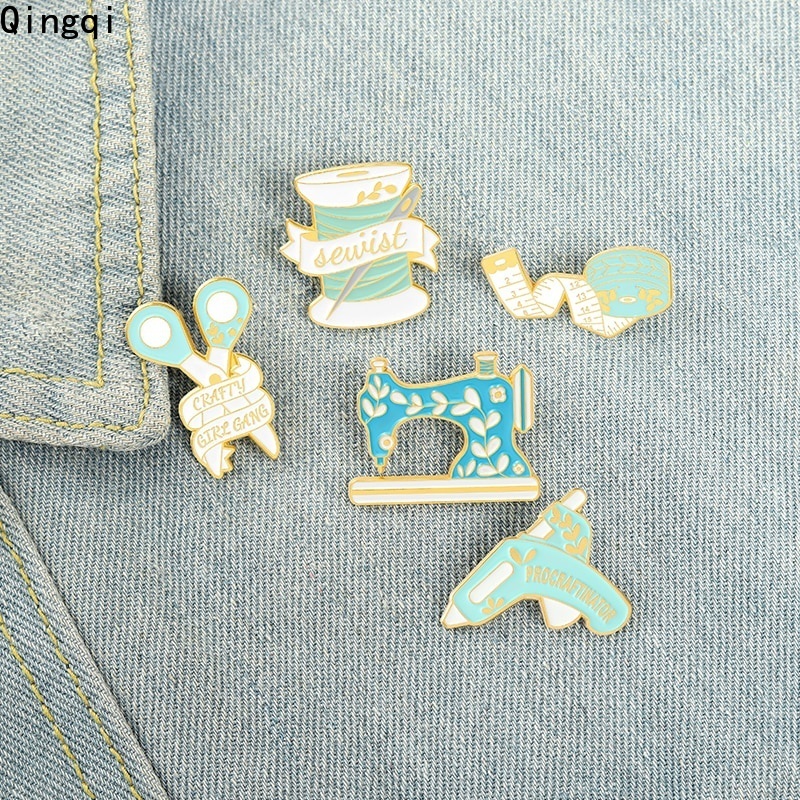 Ghim cài áo Miss Zoe chủ đề may mặc hoạt hình sáng tạo