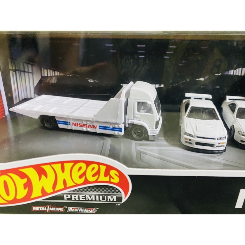 set Xe Mô Hình Hot Wheels Premium Team Tránport Nissan Walmart Exclusive