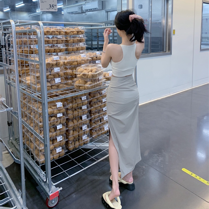 Set đồ COZOKC gồm chân váy xẻ tà lưng cao và áo không tay thời trang cho nữ