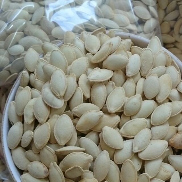 500g hạt bí ngô bí đỏ sống ( loại chưa rang)