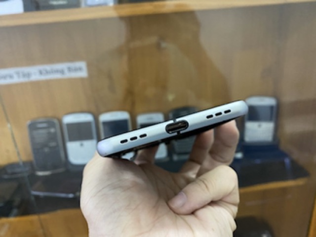 Màn hình điện thoại BlackBerry Key One kèm khung